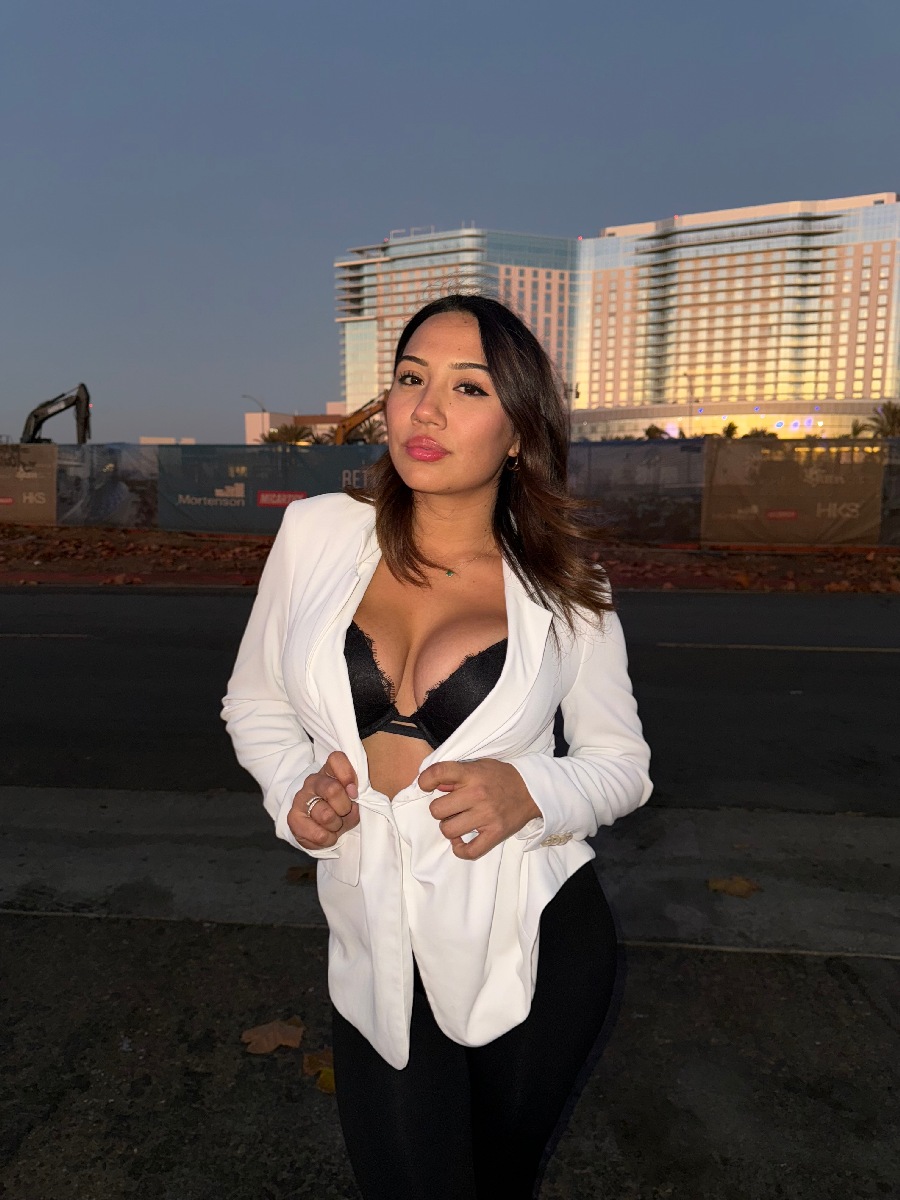 Take a pause and enjoy Ali Cruz — streaming from Gurgaon