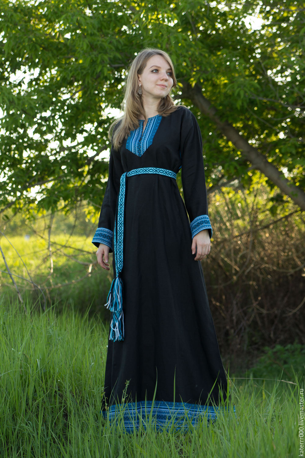 Women in Slavic costumes in Gurgaon