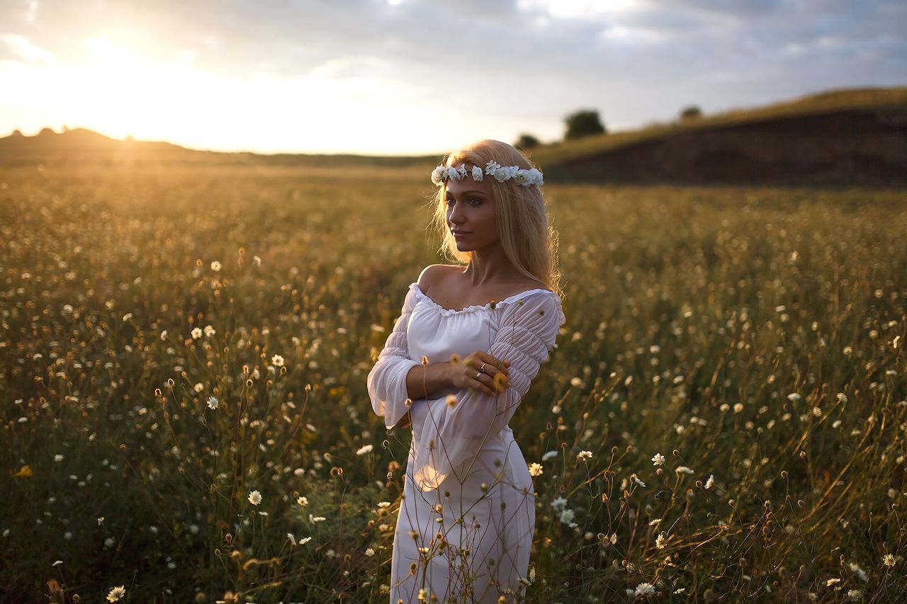 Girls in Slavic costumes in Gurgaon